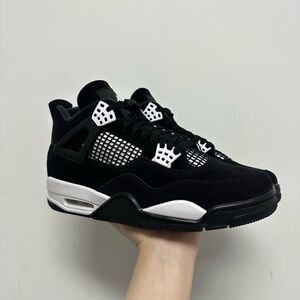 AIR JORDAN 4 RETRO WHITE THUNDER Size9